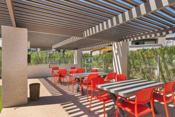 $1,384 / 1br - 742ft2 - Estaciones para asar al aire libre, Piso estilo tablón*, Estación de reparación de bicicletas (Chandler)64024996001281124