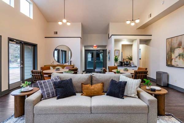 $1,700 / 1br - 755ft2 - Spa Hot Tub, Resident Rewards Program, 1/bd 1/ba (2600 NE Minnehaha St, Vancouver, WA)63914855800963124