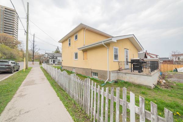 371 Ambrose St 1