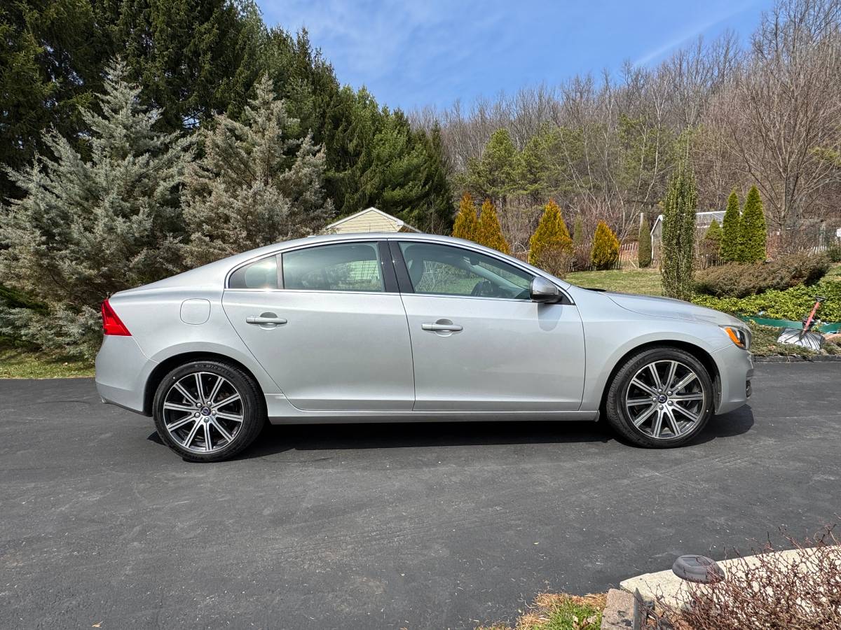 2018 Volvo S60 T5 AWD Inscription – Low Miles – Excellent Condition
