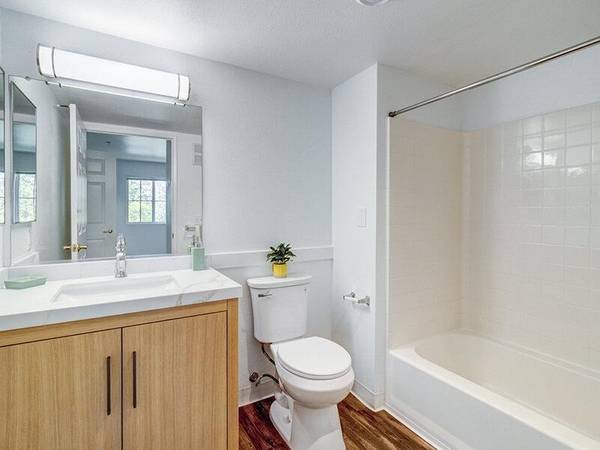 $1,732 / 2br - 720ft2 - ¡Imperdible de 2 habitaciones! Cocina moderna, jardines exuberantes, ambiente sereno junto a la piscina (vallejo / benicia)63884005074691123