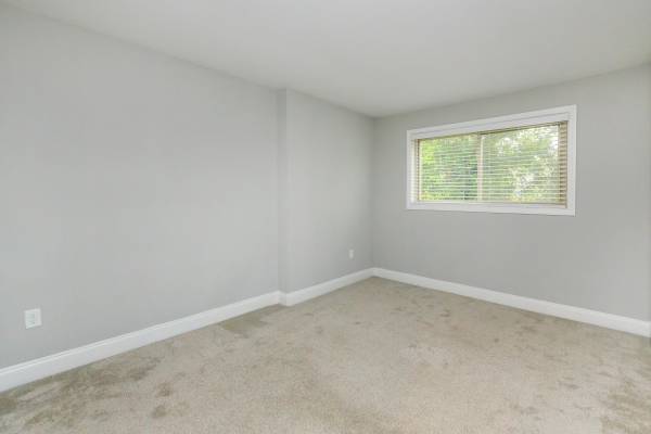 $2,395 / 3br - 1175ft2 - 3/bd 2/ba, Walk-in Closets, Linen Closet (4820 Kenmore Avenue, Alexandria, VA)64040192558465123