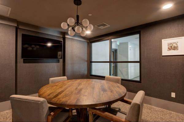 $2,399 / 2br - 1062ft2 - Wood-Style Flooring, Quartz Countertops, Yoga Room with Spin Bikes (Scottsdale)64024989391235123