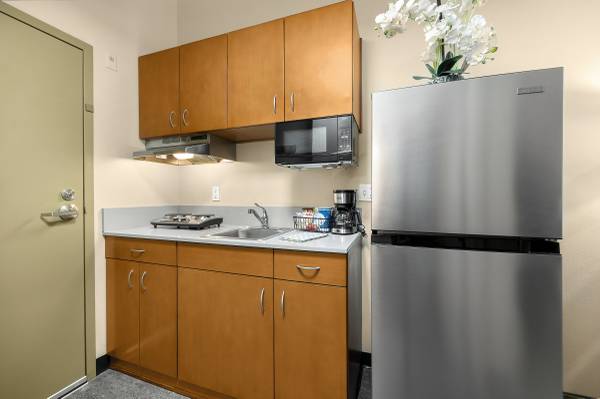 $1,995 This Loft is Not To Be Missed! Fully Furnished! Month-Month! (Downtown Bellevue)63688333676929121
