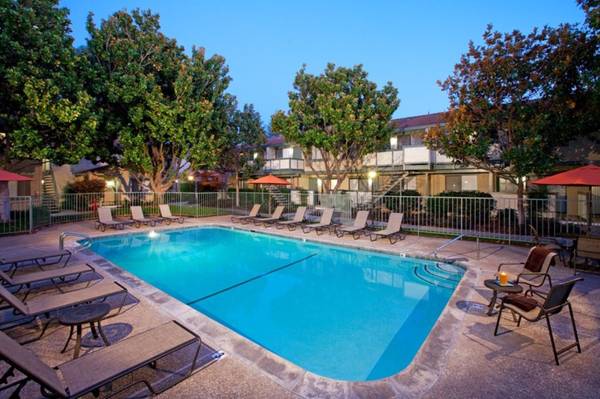 $2,705 / 1br - 647ft2 - Hello Fall, Hello New Home – Tour Today!🍁 (campbell)63880013093121122