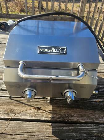 (Like New)Nexgrill 2-Burner Portable Propane Gas Table Top Grill 1