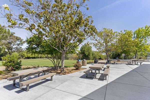 $2,220 / 1br - 588ft2 - Stay Cool! ! AC in Unit! One bedroom, One Bath! Park Area! $2220 (san jose west)63664185909635122