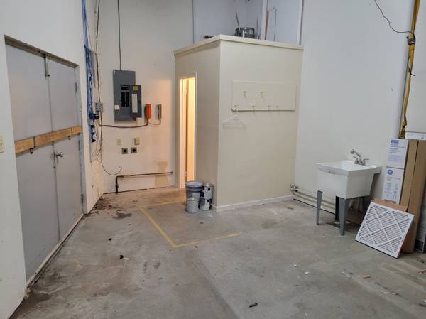 $2,500 / 1600ft2 - Commercial Retail Space / Storefront / Office Space Available 4 Lease (Martinsburg West Virginia)63953077136002124