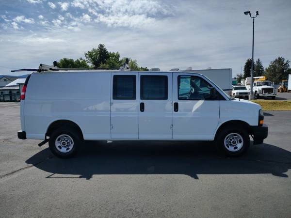 2023 GMC Savana 2500 Extended - Photo 4