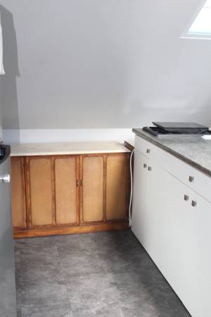 2544A Fifth Street - Bachelor suite, upper floor 4