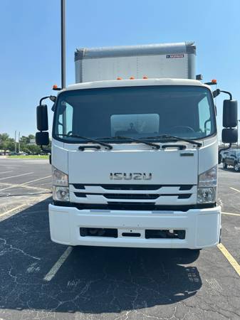 2020 Isuzu FTR 26' Custom - Photo 2