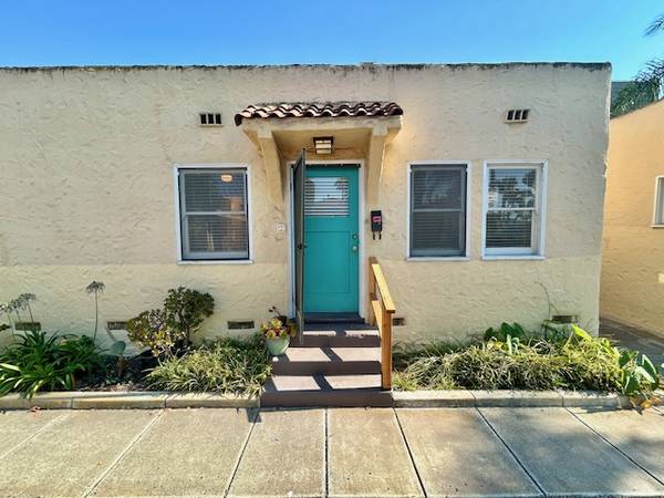 $1,850 / 1br - 500ft2 - Linda cabaña vintage en patio, estacionamiento, cerrada (4577 Park #2) (University Heights)63663820111619122