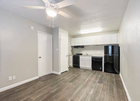 $760 / 321ft2 - Spanish Speaking Staff, Laundry Facility, Library63966951831683120