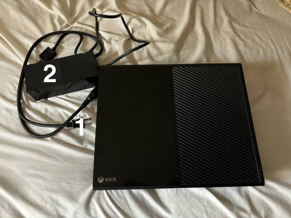XBOX ONE + apps, accessories, cables, Fallout 4 1