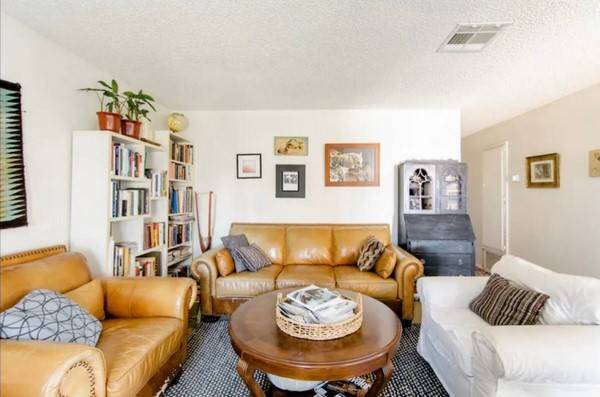 $500 / 2br - 🌴 Habitación Privada con Cama King y Baño – Estadía Mensual Asequible $500 🏜️ (𝐍 𝐁𝐮𝐫𝐭𝐨𝐧 𝐖𝐚𝐲)63686245401473121