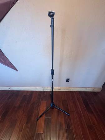 Gator Frameworks Microphone Stand 1
