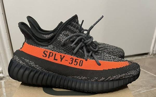 Yeezy 350 V2 Carbon Beluga. Size 9.5 1