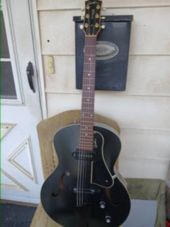 Godin 5th Avenue Kingpin P90 Black Beauty 1
