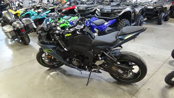 2022 Kawasaki Ninja ZX-6R Supersport - motorcycles/scooters