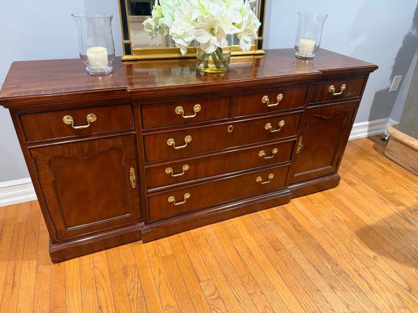 Buffet cabinet 1