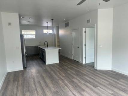 Beautiful Landscaping, Fully Equipped Kitchens, Air Conditioning 1