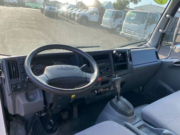 2017 Isuzu NPR HD V8 - Photo 12