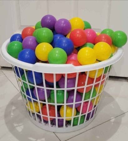 White Basket full of Balls (PECOS AND WIGWAM) 89074 1