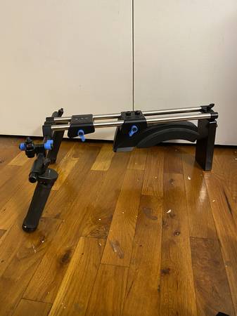 Redrock Micro Universal shoulder mount with spud and weight 1