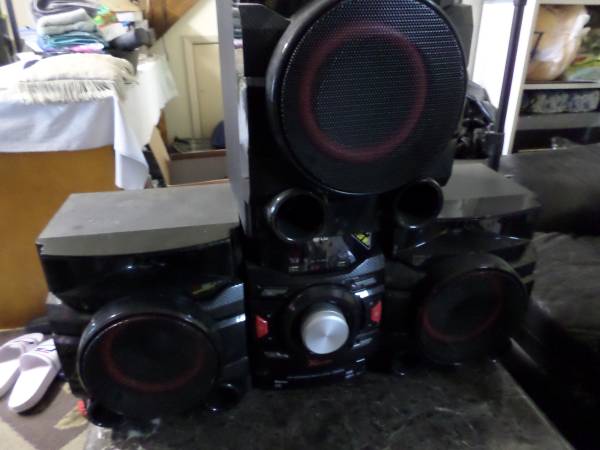 LG CM4550 700W 2.1 channel shelf bluetooth subwoofer speaker 1