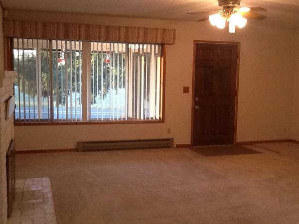$2,195 / 3br - 1118ft2 - Lovely 3-Bedroom Ranch Home in Ridgefield for Lease (1110 NE 259th Street)63831771562497123