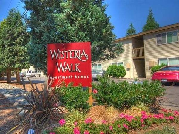 $1,200 / 1br - 650ft2 - It's all about location and price. We have both...Plus $250 off! (Lakewood)63862176846083120