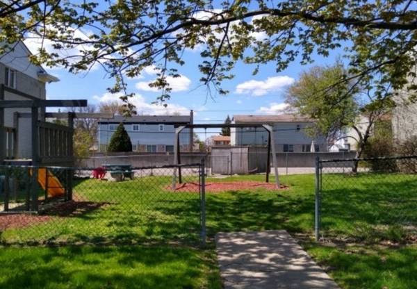 $1,139 / 1br - 900ft2 - Oversized Closets, Located in Southfield, 1 Bed (27435 Greenfield Road, Southfield, MI)63926728276866120