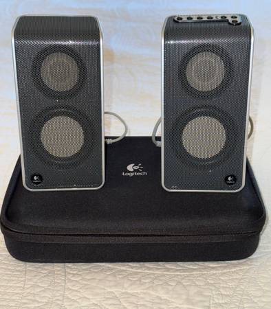 Logitech computer speakers (Like New) 1