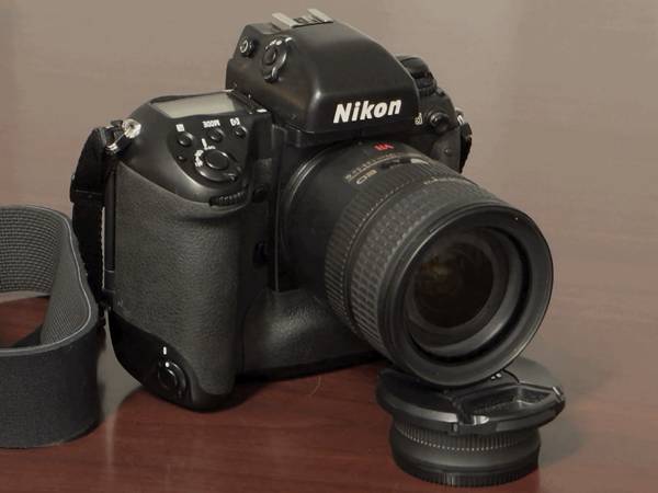 Nikon F5 Camera with Nikkor Nikkor 24-120mm f/3.5-5.6 G lens
