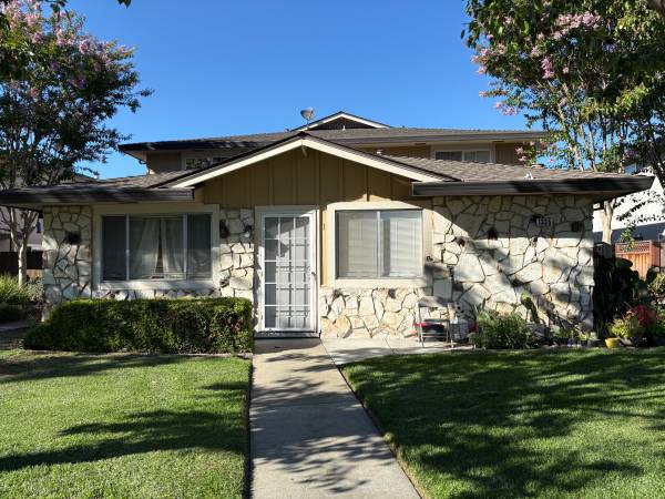 $2,900 / 2br - 810ft2 - **2 bed, 1 bath condo, laundry, Air Conditioning, garage, pool, clean (san jose west)63658096086787120