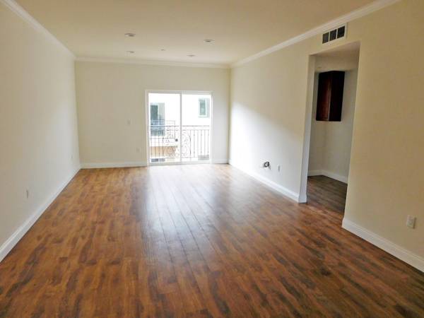 $2,395 / 2br - 950ft2 - Large 2+2 in Beautiful Tujunga (Tujunga)63876484182275123