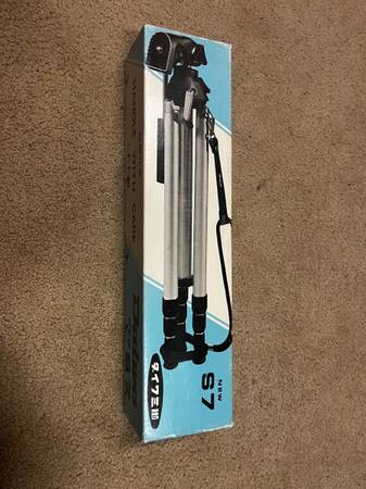 Brand new camera tripod 1