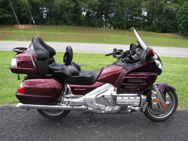 2006 Honda Goldwing with comfort and navigation