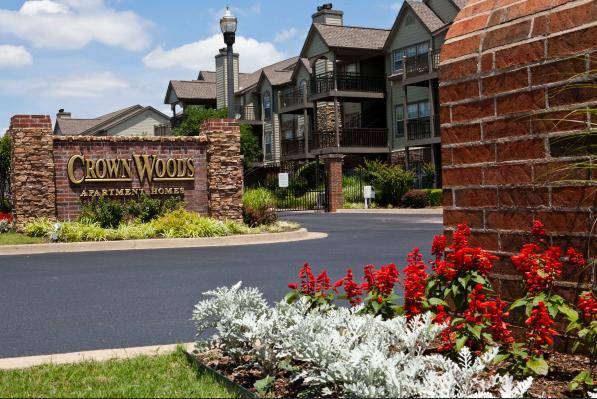 $1,180 / 2br - 979ft2 - Picnic Areas with Gas Grills, Large Walk-in Closets63806171598721121