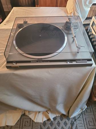Technics quartz SL-Q200 turntable....VERY NICE! 1