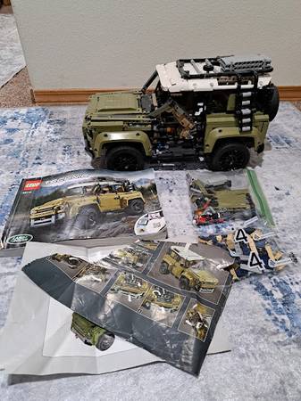 LEGO Technic Land Rover Defender -42110 1