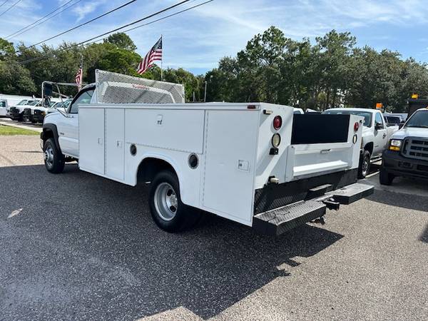 2005 CHEVROLET SILVERADO 3500HD, CARROCERÍA DE SERVICIO UTILITARIO DE 11 PIES, UN SOLO DUEÑO - $11,900 (40081 US HWY 19 N TARPON SPRINGS, FL 34689)63443681511041122