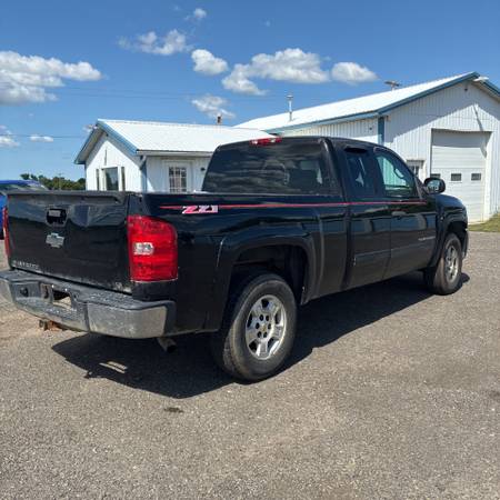 2008 Chevrolet Silverado 1500 4WD Ext Cab 143.5 LT w/1LT - $4,500 (Merrillville, IN)63469629044097124