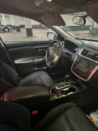 Nissan Altima 2018 aún con garantía - $9.000 (Cathedral Heights)63481877832579121