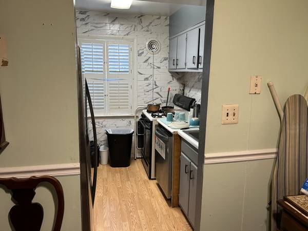$395 / 698ft2 - Share my condo with me. (Fairfax City)63896275555330123
