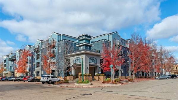 $1,655 / 2br - 1010ft2 - Acceso Controlado, Suite de Huéspedes Rentable, Persianas (110 E 1st St, Chaska, MN)63868701790721120