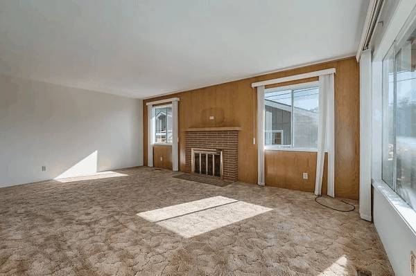 $1,060 / 3br - ⁜⁜Spacious Renovated HOme Features Modern⁜⁜ (santa cruz)64023721781250122