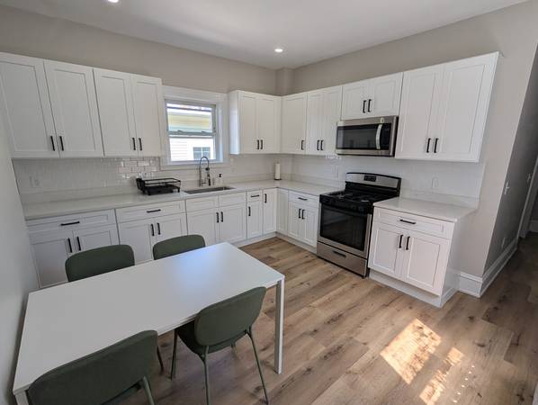 $1,300 Spacious Room, Furnished, All included in Somerville (Somerville)63797254687107120