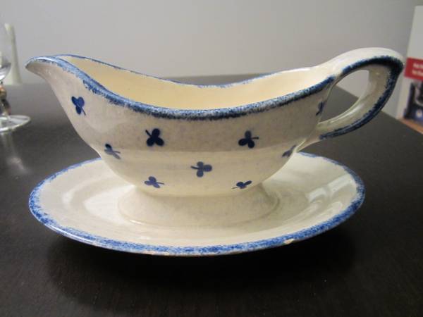 Villeroy & Boch Gravy Boat w/Underplate 1