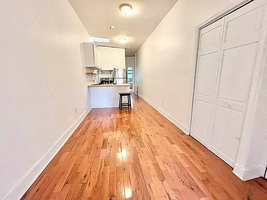 $3,299 / 2br - Amplio departamento de dos habitaciones con modernas mejoras cerca de Myrtle-Wyckoff (Brooklyn)63661238337667124
